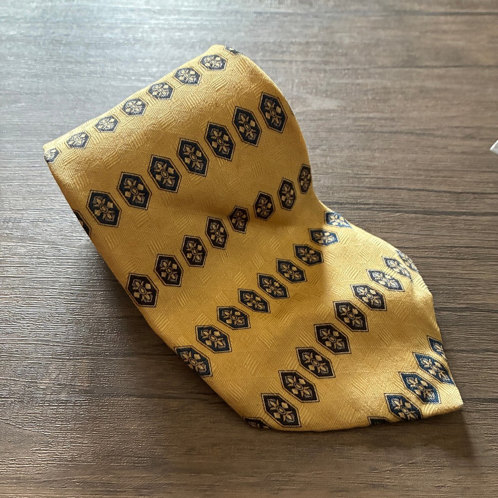 Grenadier London Medallion Silk Necktie One Size Gold Mens Geometric Pattern